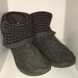 Knitted UGG boots